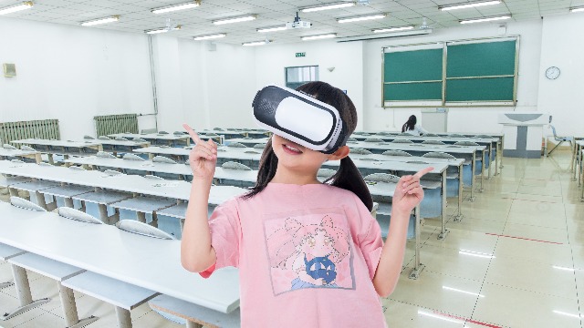 建设红色VR体验区，打造红色教育体验新模式